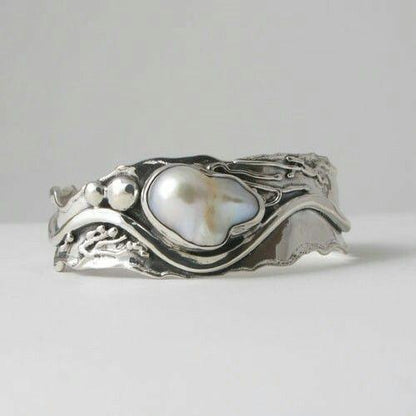 Vintage White Stone Silver Wavy Ring