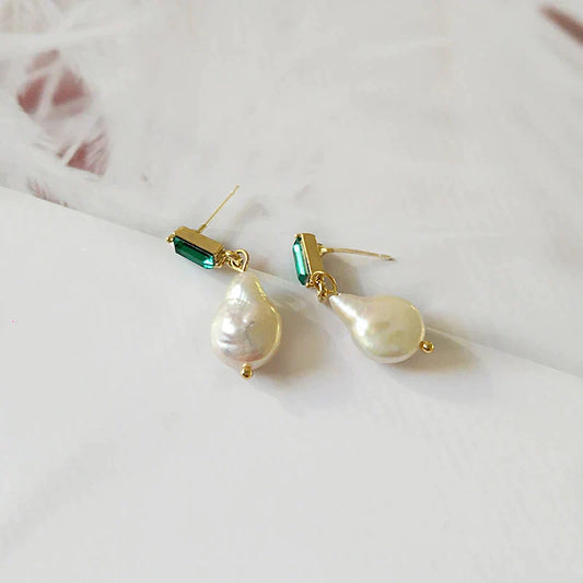 Luxurious Earrings with Pearls and Green Zirconia in Gold