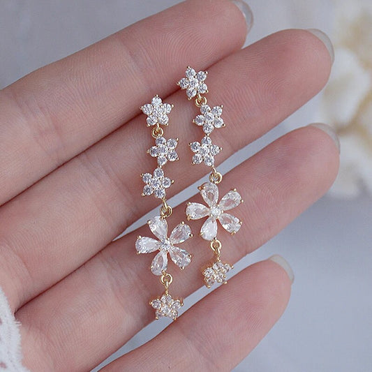 Romantic Earrings with Zirconia in Gold