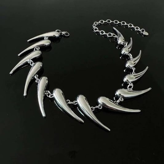 Vintage Silver Pointed Horn Pendant Necklace-Lydieannejewelry